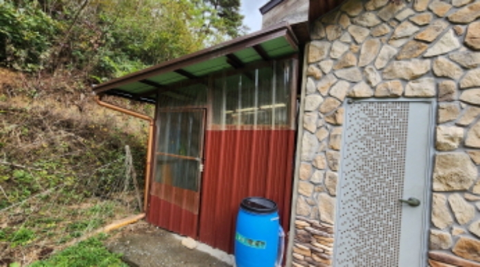 본건 7 제시외 경량철골조강판지붕 창고 및 보일러실