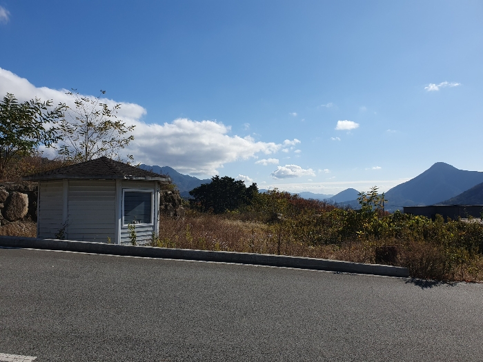 (1,4)토지 서측 전경(이동식 창고)