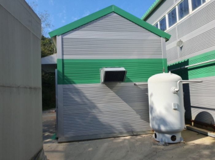 부동산표시 1,4번지상 제시외 건물(창고시설)전경