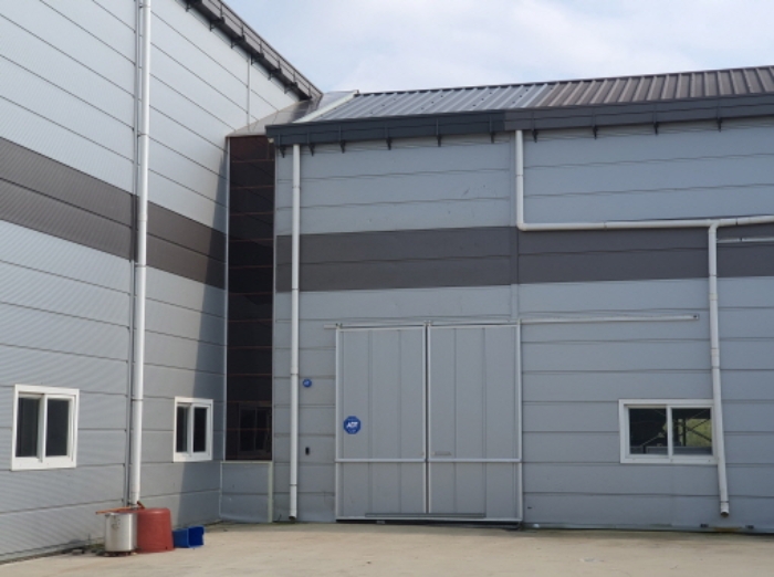 부동산표시 1번지상 제시외 건물(공장, 증축부분)전경