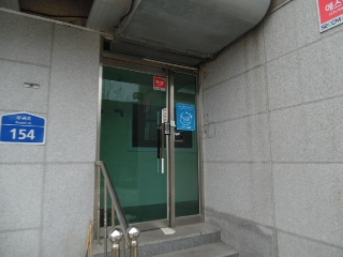 목록2. 건물 출입문 전경(2)