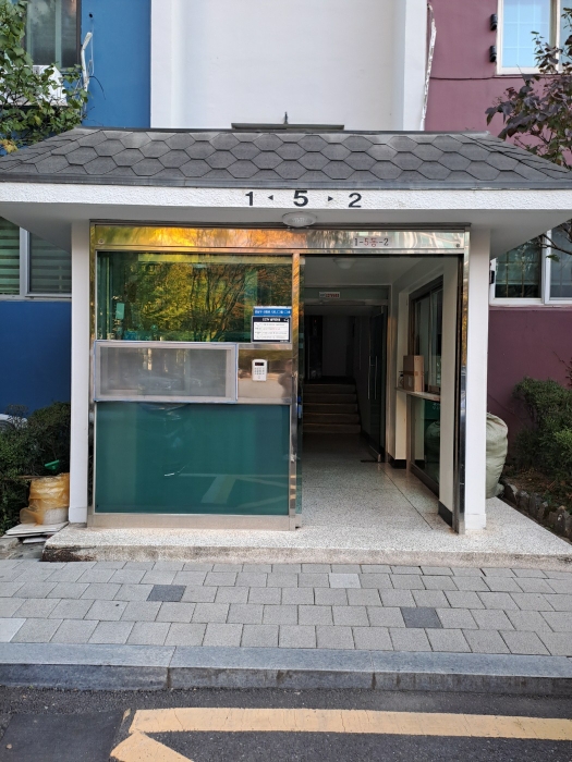 [1층 출입구]