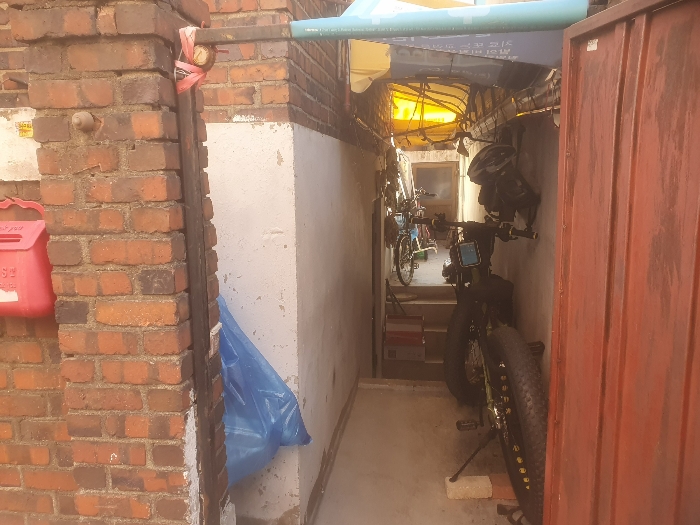 지층 서측면 입구 통로