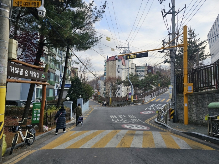 [본건 경향파크아파트 접면도로 및 주위환경]