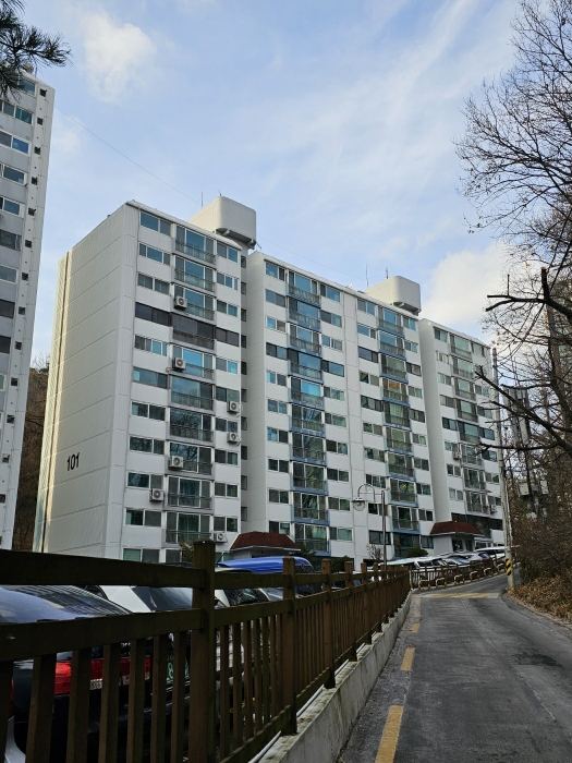 [본건 경향파크아파트 제1동 전경]