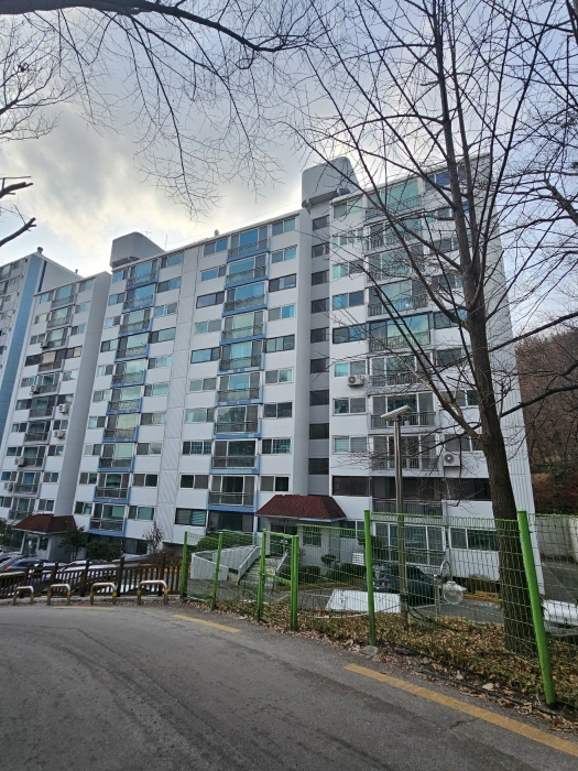 [본건 경향파크아파트 제1동 전경]