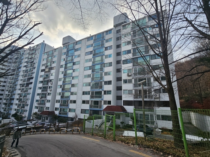 [본건 경향파크아파트 제1동 전경]