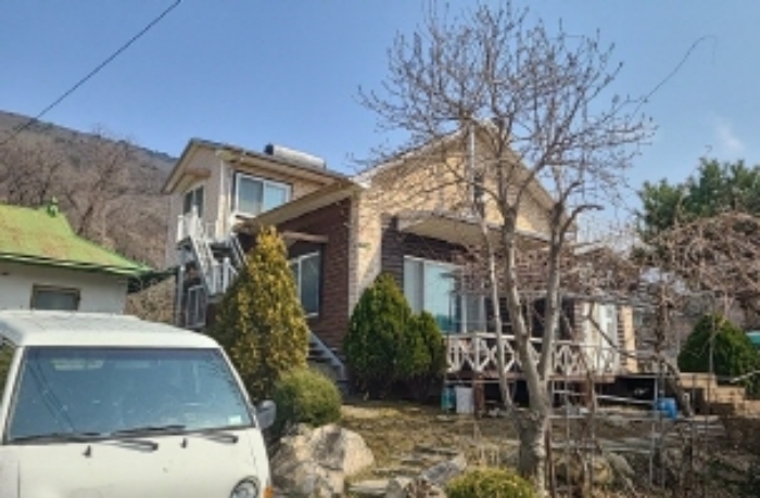 2층 단독주택(제시 외 조경수 9그루)