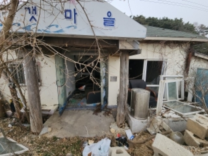 이건 출입문 전경