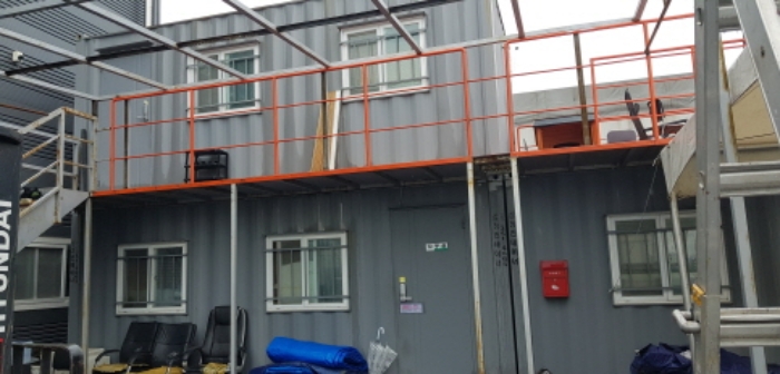 목록4. 앞쪽에 제시외 컨테이너 3개동