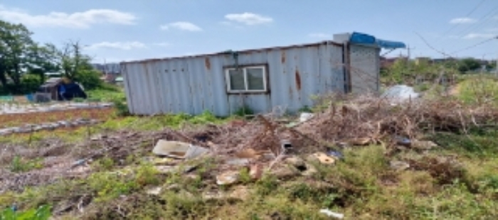 목록1 토지 일부(제시외 컨테이너박스) 전경