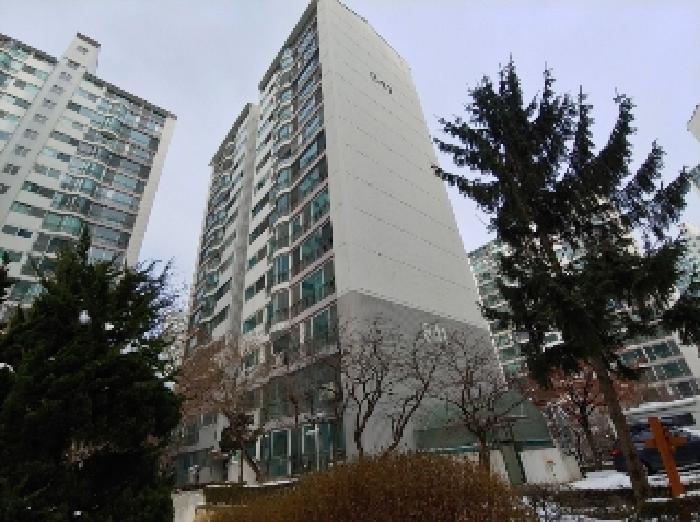 부동산 소재 건물 전체 전경