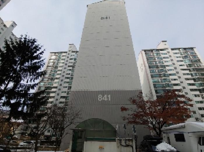 부동산 소재 건물 전체 전경