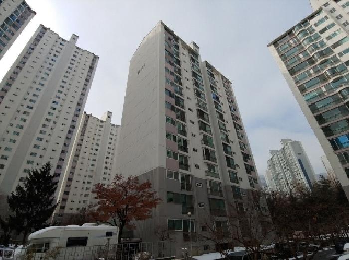 부동산 소재 건물 전체 전경