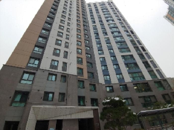 부동산 소재 건물 전체 전경