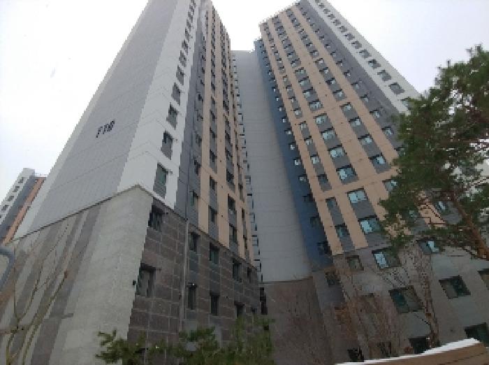 부동산 소재 건물 전체 전경