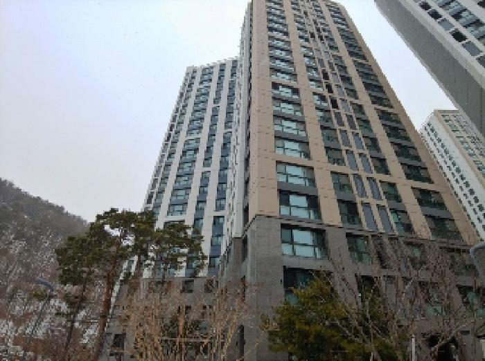 부동산 소재 건물 전체 전경