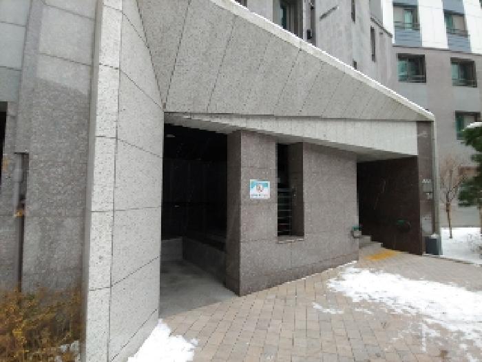 공동 현관 입구