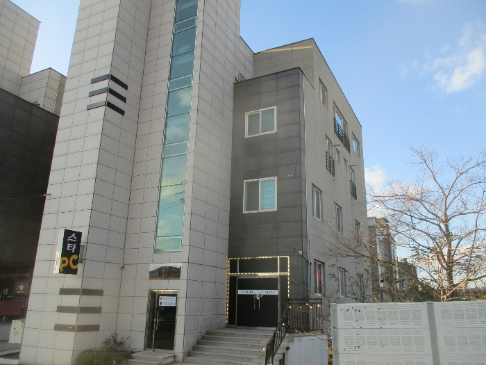 본건 토지 및 건물 (남동측에서 촬영)