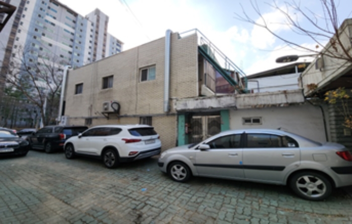 【 본건 건물 후면 전경 】