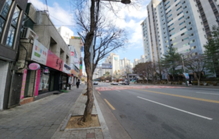 【 본건 건물 후면 전경 】