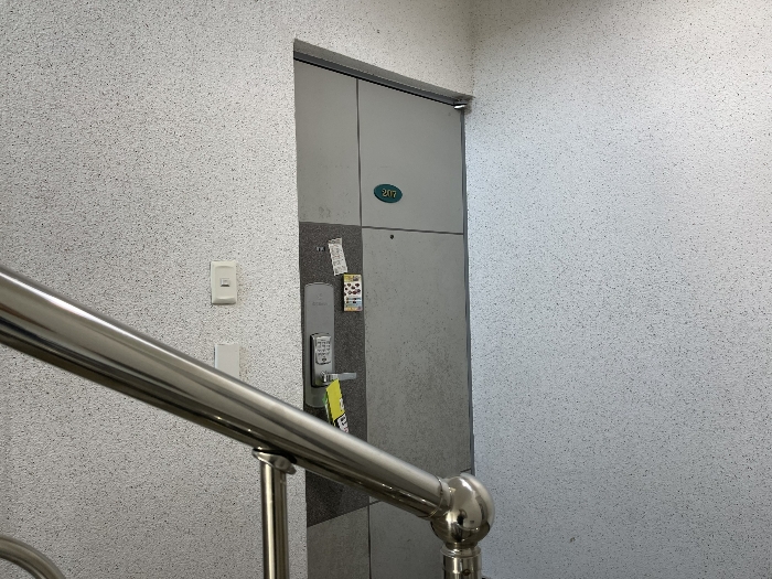 기호(13) 출입문