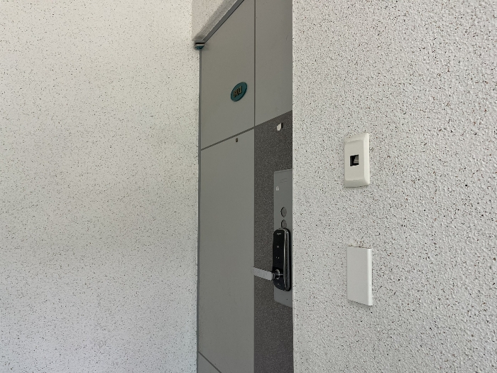 기호(14) 출입문