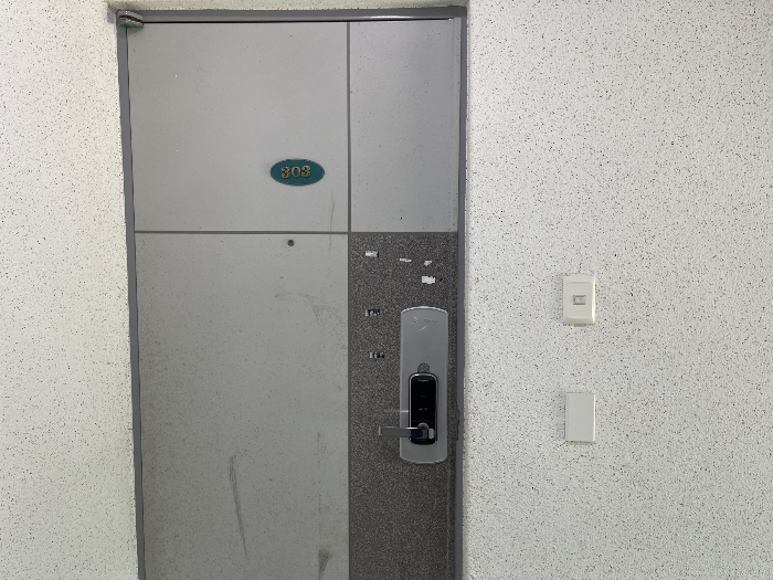 기호(16) 출입문