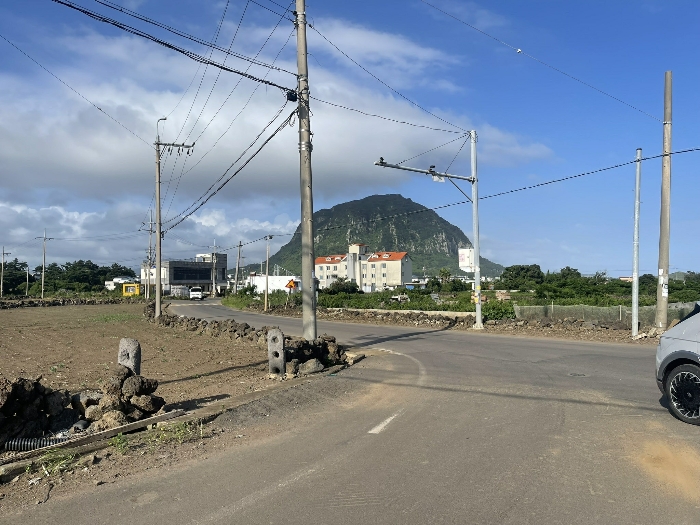 본건, 주위환경 및 접면도로