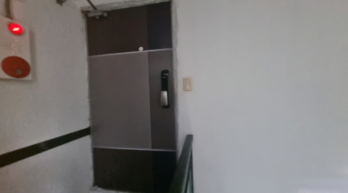 목록 2. 건물의 4층 현관