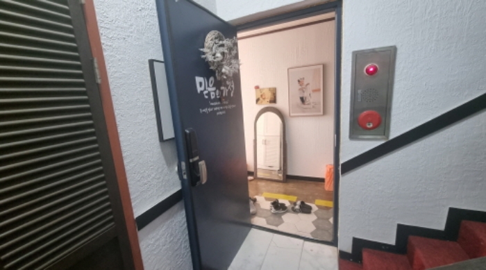 목록 2. 건물의 3층 현관