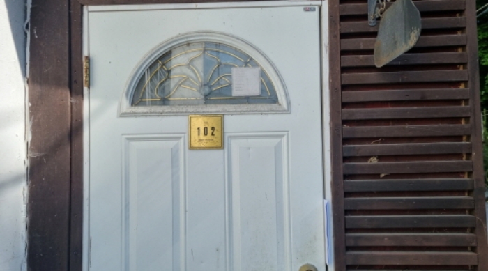 목록 3. 건물 중 102호 현관