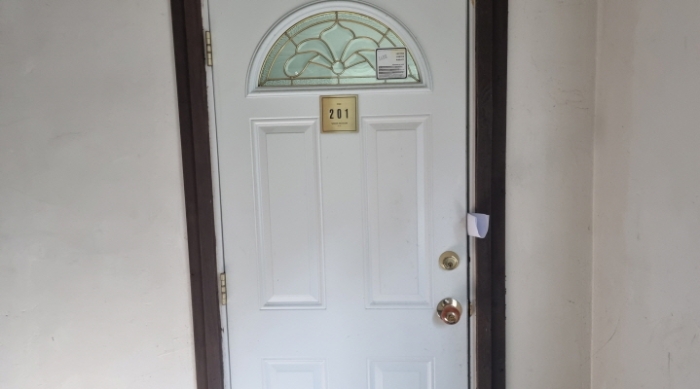 목록 3. 건물 중 201호 현관