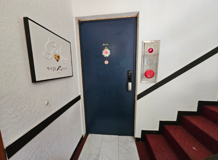 기호(가)건물 3층 출입문