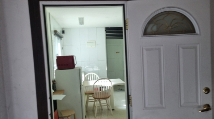 목록 3. 건물 중 202호 현관