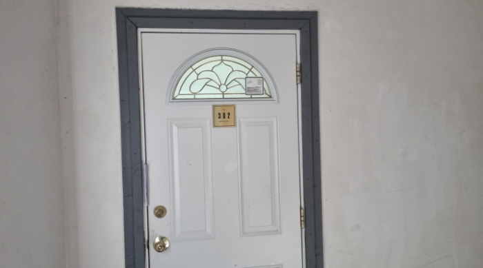 목록 3. 건물 중 302호 현관