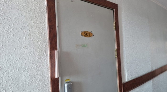 목록 1. 건물 중 4층 501호 현관