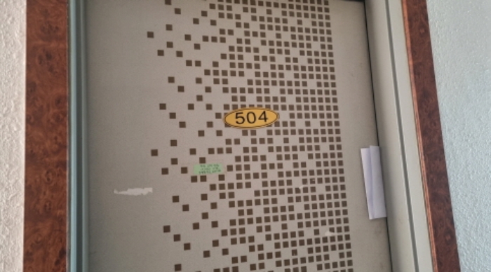 목록 1. 건물 중 4층 504호 현관