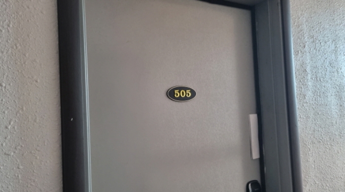 목록 1. 건물 중 4층 505호 현관