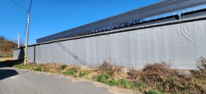 목록1 소재 제시외1 천막 건물 전경