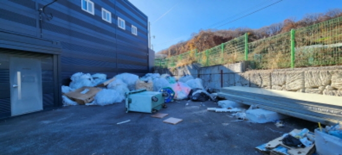 목록1 소재 제시외3 자재 적재 전경