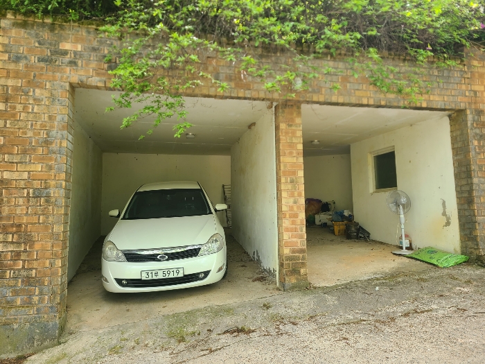 기호2 건물(지1층 창고) 등 전경