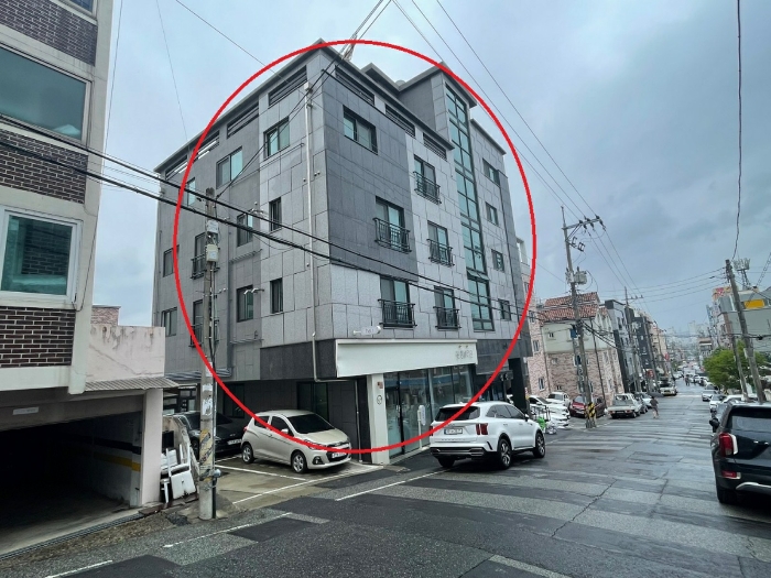 본건 동측 전경