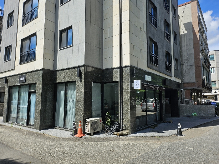 본건 북동측 앞에서 촬영