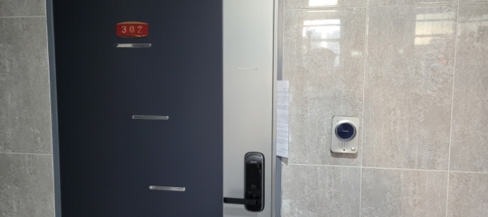 3층 302호 부동산현황조사 안내문 사진