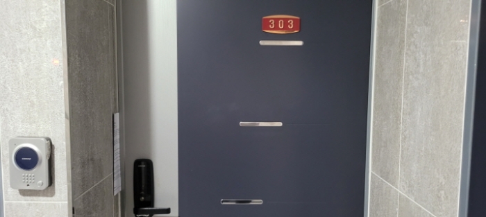 3층 303호 부동산현황조사 안내문 사진