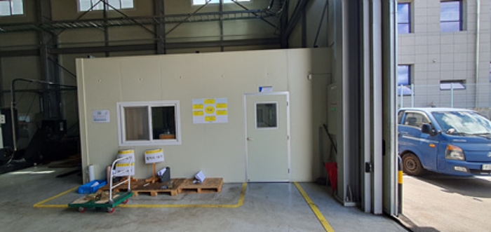 기호 2 제시 건물 공장동내 제시외 건물-사무실(생산공정관리팀)