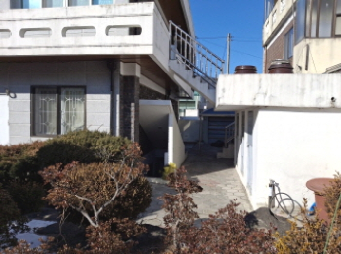 지하실 출입구 모습