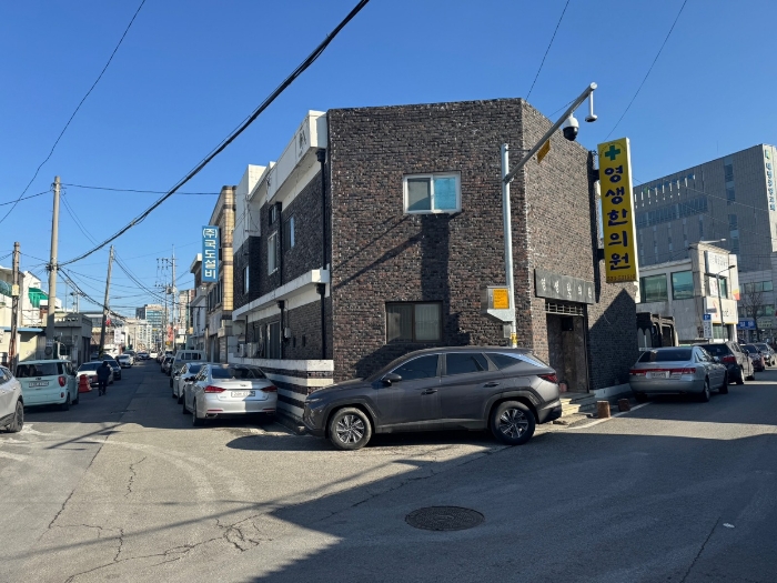 본건 동측 전경