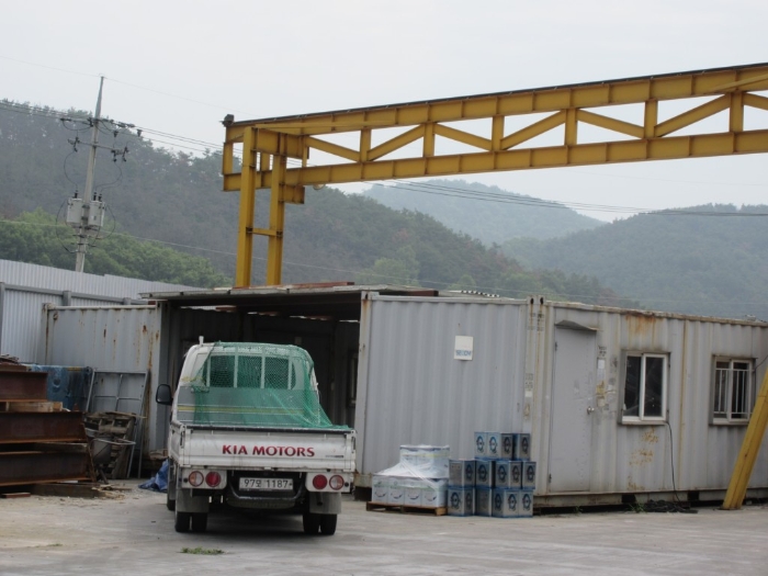 이동이 용이한 컨테이너박스 2동